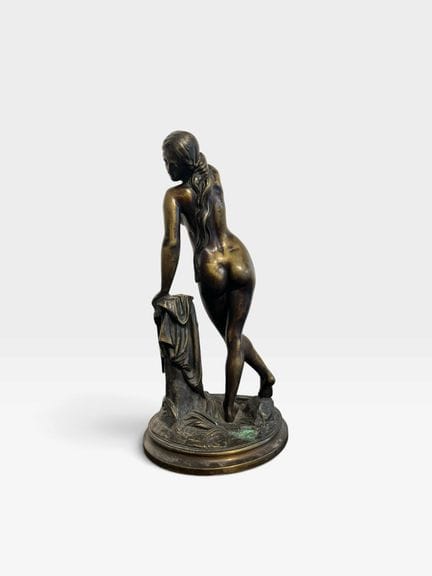 让-弗朗索瓦-泰奥多尔·格赫特（1796-1844），据
《水仙女》
棕色古铜色调青铜雕塑
台座上带