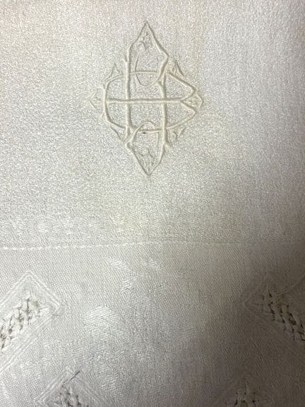 6 serviettes en lin damassé et frangé, chiffrées J