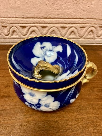 HAVILAND & Cie
Pot de chambre et son couvercle ajo