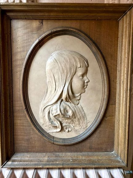 Ecole française vers 1900
Profil de jeune fille en