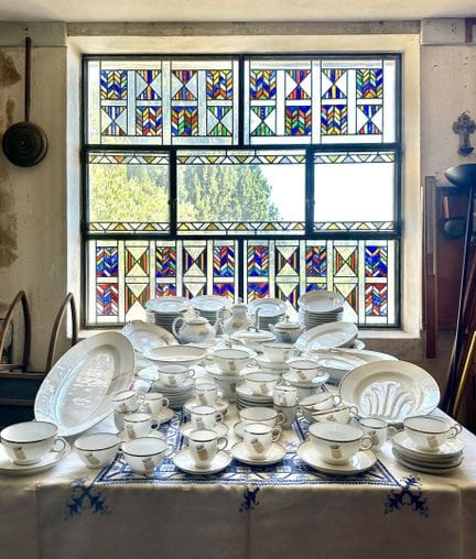 Vieux Paris,
Partie de service de table en porcela