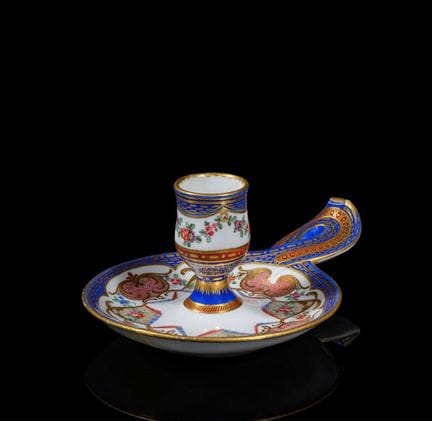 SÈVRES
Bougeoir à main en porcelaine tendre à déco