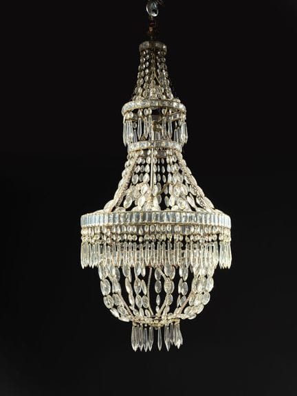 Lustre montgolfière en métal à décor de pampilles 