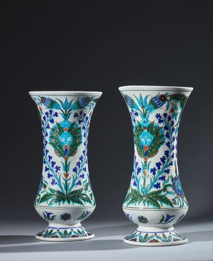 Théodore DECK (1823-1891) 
Deux vases en faïence à