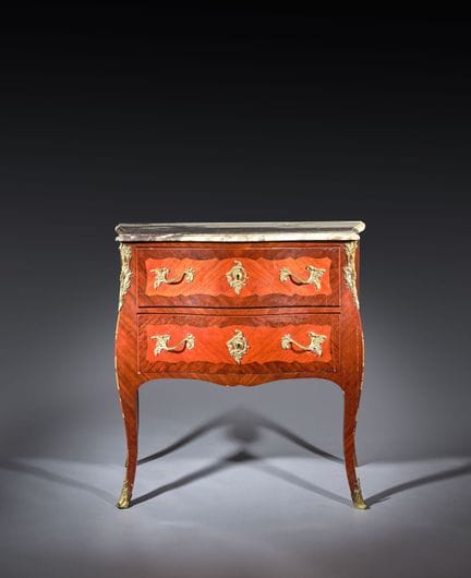 Commode en bois de rose et palissandre, de forme m