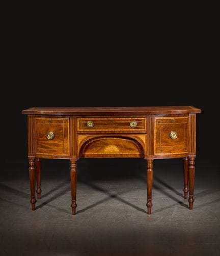 Grande table console dite "sideboard" en acajou et