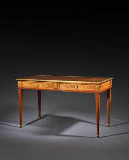 Bureau plat en bois de rose et amarante, le platea