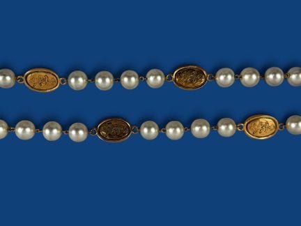 CHANEL 
Fancy white pearl necklace interspersed wi