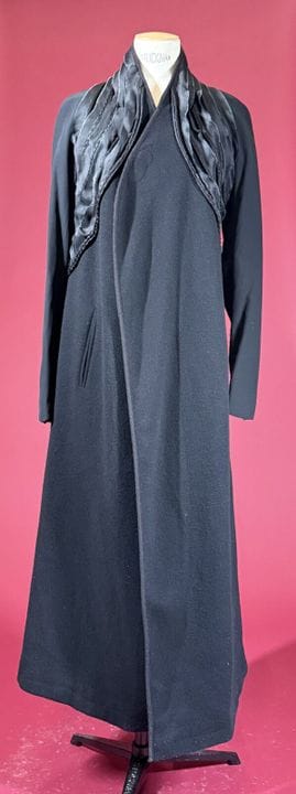 RICK OWENS 
"Olmar &amp; Mirta" coat in black virg