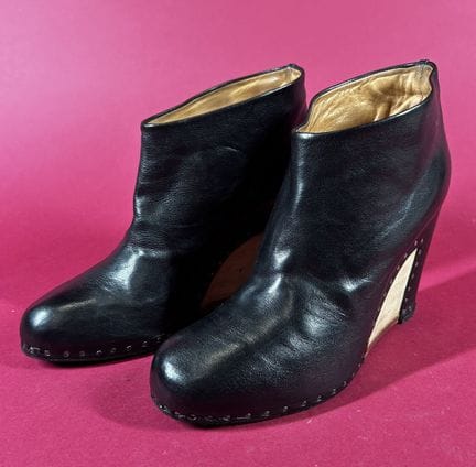 MAISON MARGIELA Line 22
Pair of black leather boot