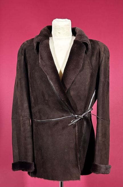 WEEK END MAX MARA
Brown shearling jacket, wrap clo