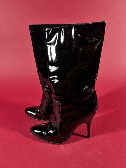 LANVIN, Winter 2005 
Pair of black matte patent le