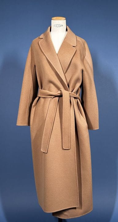 'S MAX MARA
驼色羊毛大衣，带锯齿领，无纽扣，无腰带，配两个垂直口袋，拉格兰长袖。
（已穿