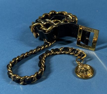 CHANEL
Stately gold-tone metal belt interwoven wit