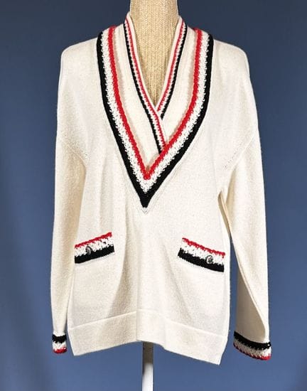 CHANEL 
Ecru cashmere sweater with a double maxi V