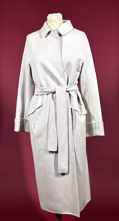 'S MAX MARA
Cream-colored wool and angora coat wit