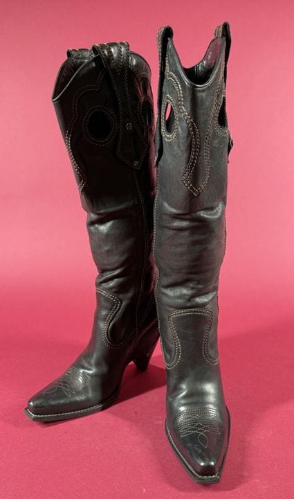 DIOR
Pair of black leather cowboy boots with beige