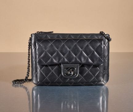CHANEL 
Small clutch bag with two compartments: on