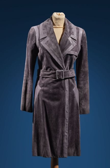 CHRISTIAN DIOR Boutique 
Gray suede trench coat wi