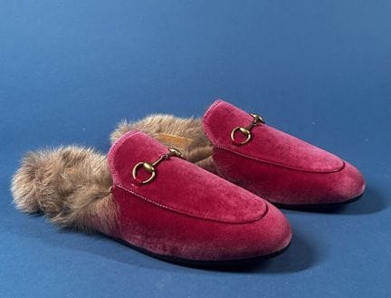 GUCCI
Pair of Princetown mules with a pink velvet 