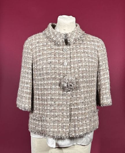 CHANEL FALL 2005
Short-sleeved jacket in beige/gol
