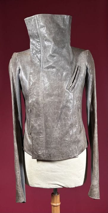 RICK OWENS 
Beige-gray leather jacket, stand-up co
