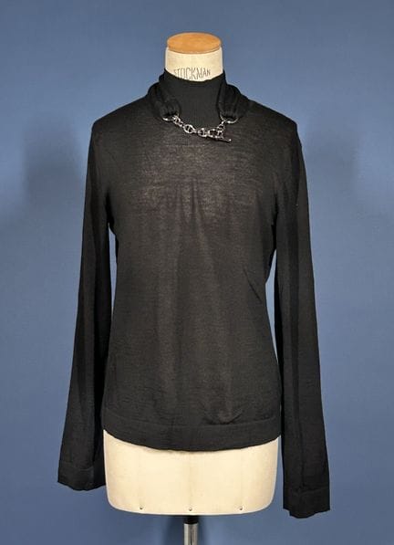 HERMÈS Paris
Black cashmere and silk sweater with 