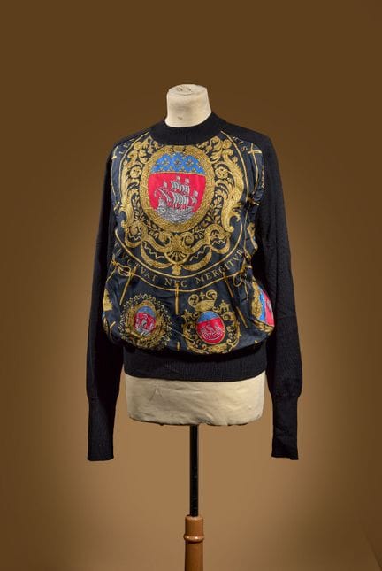 HERMÈS Paris 
Black wool and printed silk twill sw