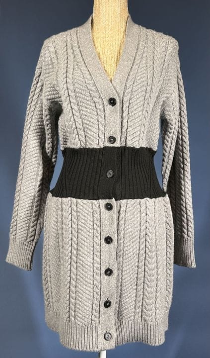 ALEXANDER McQUEEN 
Gray cable-knit wool and cashme