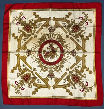 HERMÈS Paris 
Carré scarf in printed silk twill ti