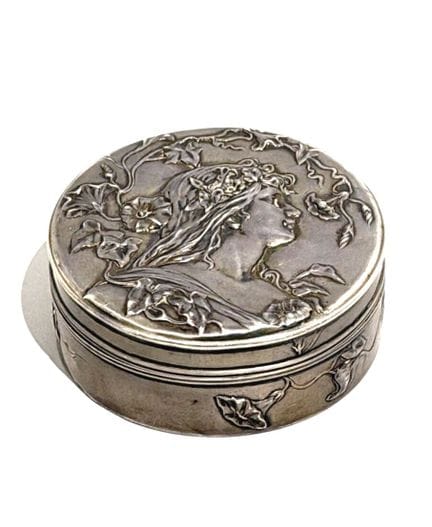 Circular, lidded silver box (800 parts per thousan