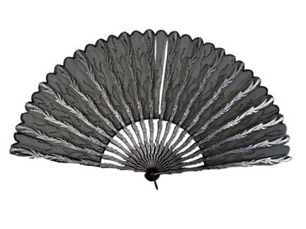 Fiamme d'argento, Francia, 1890-1900 circa 
Ventag
