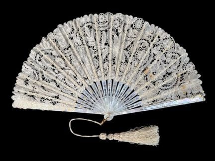 Pizzo floreale, Francia, 1900 circa
Ventaglio pieg