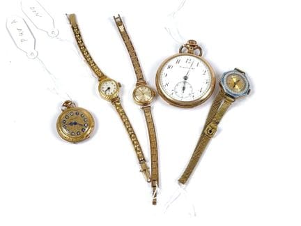 Set aus Modeschmuckuhren aus Stahl und vergoldetem
