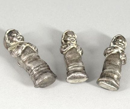 Tre astucci in argento (800 millesimi) a forma di 