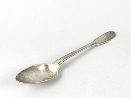 Cucchiaio d'argento (950 millesimi), modello a ret