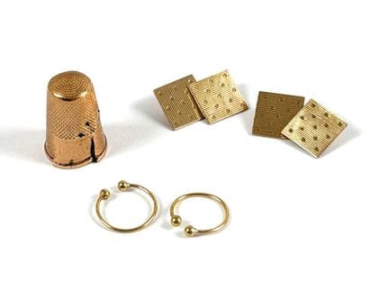 Set in oro giallo 18 carati (750 millesimi) compos