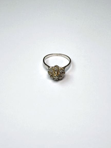 Anello in oro bianco 18 carati (750 millesimi) con