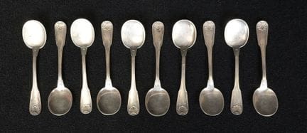 Suite de 10 cuillères à glace en argent 800/1000e.