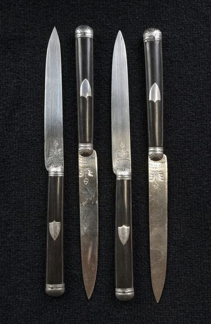 Suite de 4 couteaux à fruits à lames, viroles et b