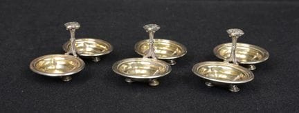 ODIOT Paris. Suite de 3 salerons doubles en argent