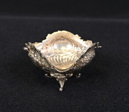 Petite coupe trilobée et tripode en argent 925/100