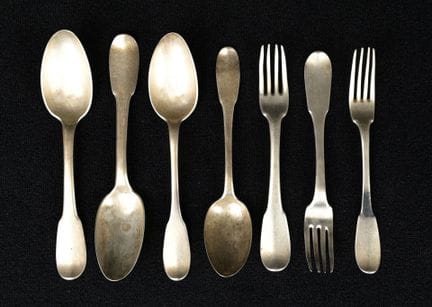 Ensemble de 3 fourchettes et 4 cuillères en argent