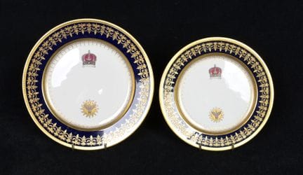 BERNARDAUD à Limoges. Deux assiettes en porcelaine