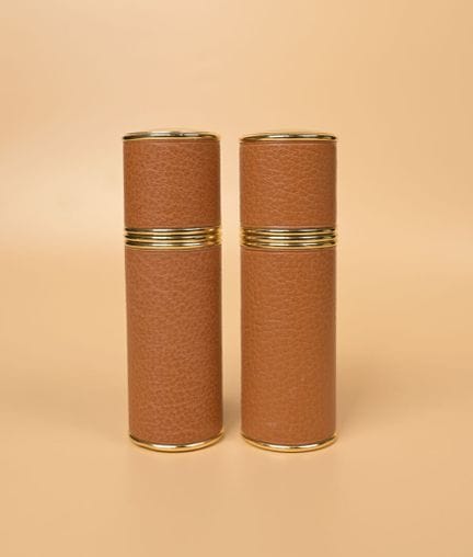 HERMES PARIS - CALECHE. Dos atomizadores de metal 