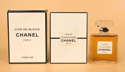 Chanel - «Cuir de Russie» - (1927)
Frasco modelo «