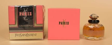 Yves Saint Laurent - «Paris» - (1983)
Se presenta 
