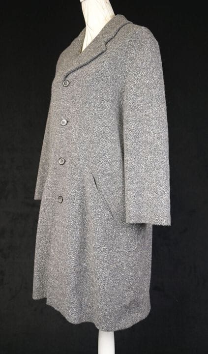 CERRUTI。灰色人字纹羊毛、真丝大衣。尺码 38/40。长度：95 厘米。