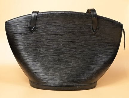 LOUIS VUITTON. Bolso modelo Saint-Jacques de piel 