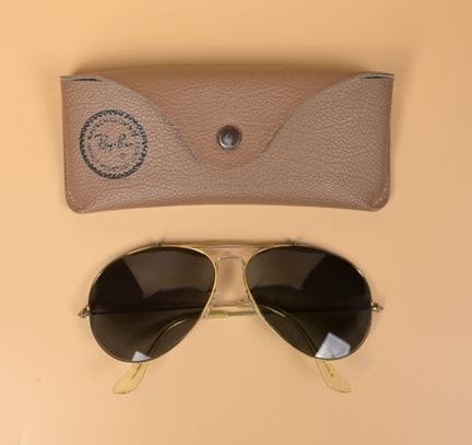 RAY-BAN. Gafas de estilo aviador de metal dorado (